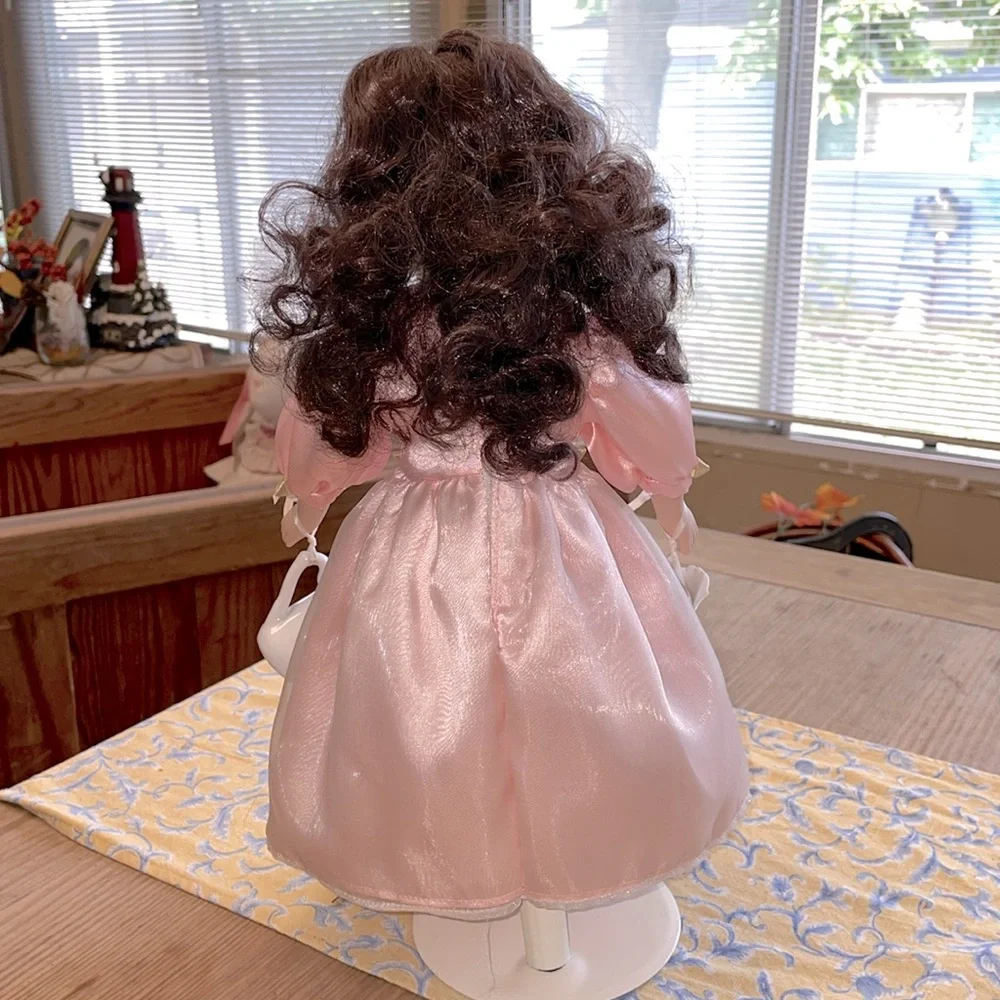 Avon 2000 Special Memories Tea Time Porcelain Doll Preloved